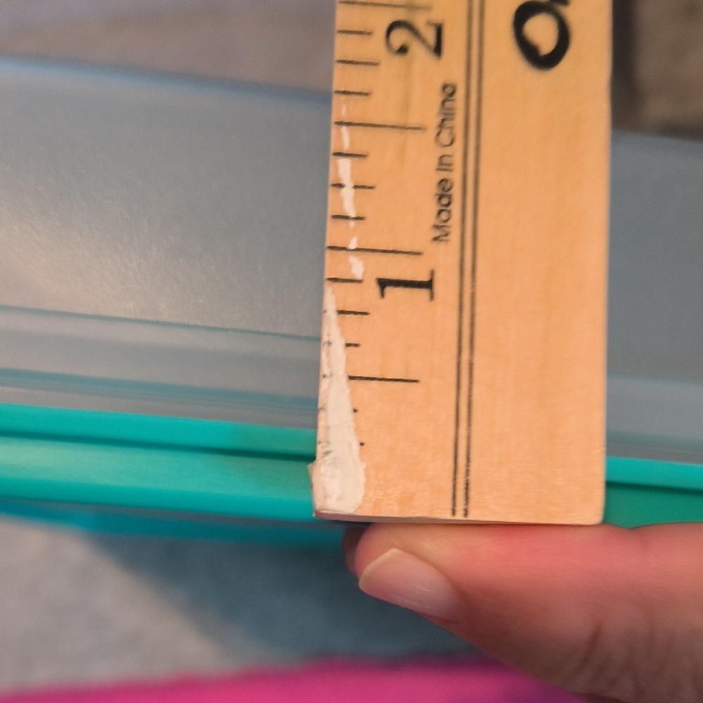 Tupperware Green and White Storage Box - Picture 9 of 9